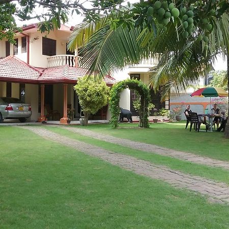 Sugandi Inn Kochchikade Екстер'єр фото