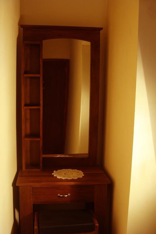 Sugandi Inn Kochchikade Екстер'єр фото
