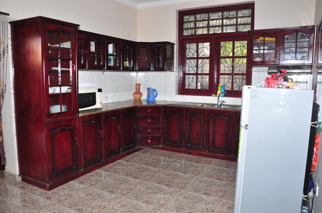 Sugandi Inn Kochchikade Екстер'єр фото