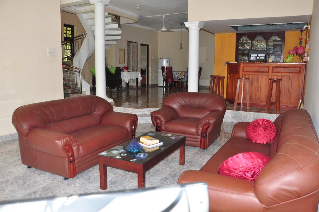 Sugandi Inn Kochchikade Екстер'єр фото